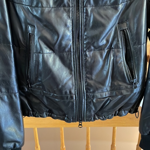 Leather puffer Jacket with real fur hood - Picture 3 of 11